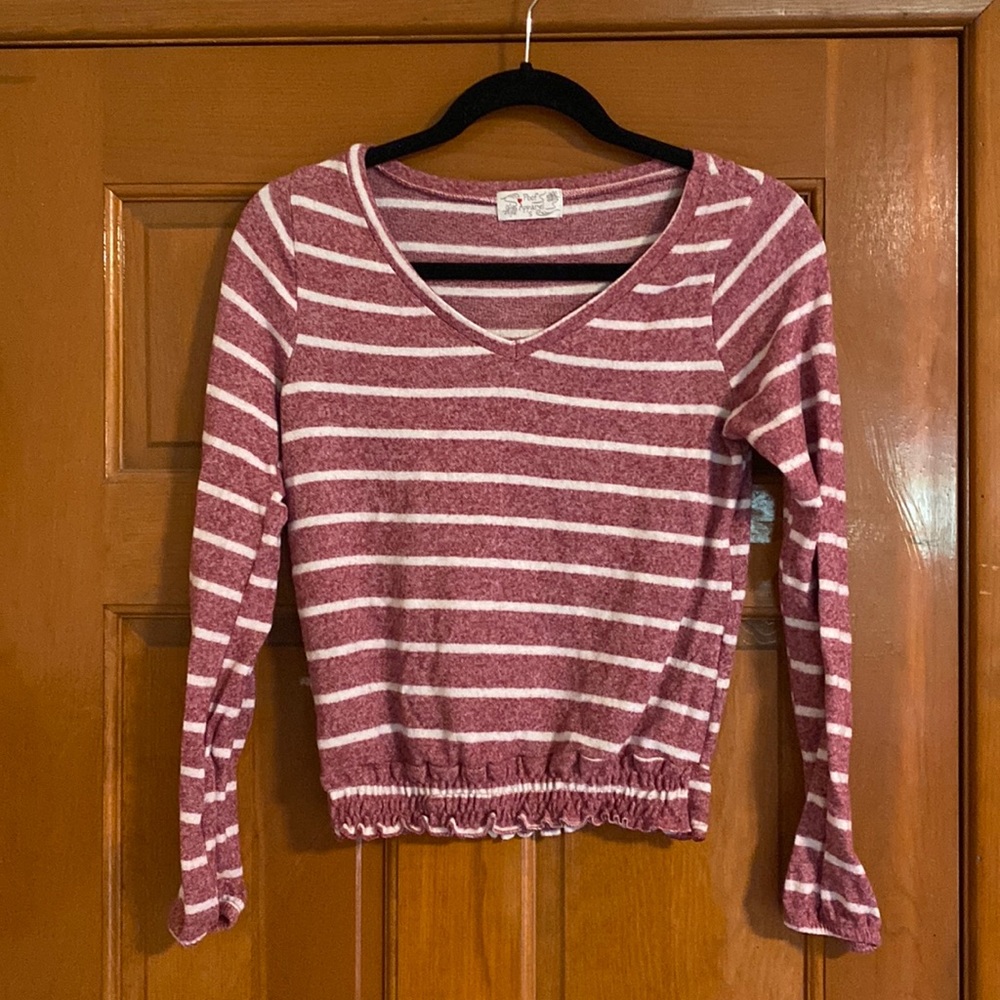 Soft and stretchy v-neck crop top